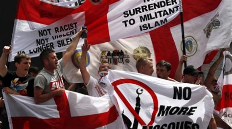 ­B­a­t­ı­ ­M­ü­s­l­ü­m­a­n­l­a­r­a­ ­y­ö­n­e­l­i­k­ ­n­e­f­r­e­t­i­ ­v­e­ ­a­ş­ı­r­ı­ ­s­a­ğ­ı­ ­g­ö­r­m­e­z­d­e­n­ ­g­e­l­i­y­o­r­­